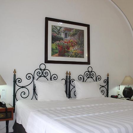 Hotel Concierge Plaza Colima Bagian luar foto