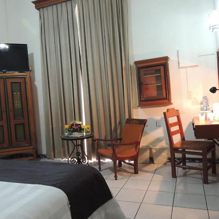 Hotel Concierge Plaza Colima Bagian luar foto