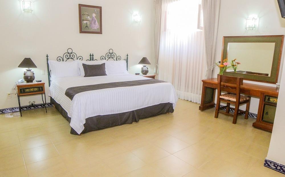 Hotel Concierge Plaza Colima Bagian luar foto