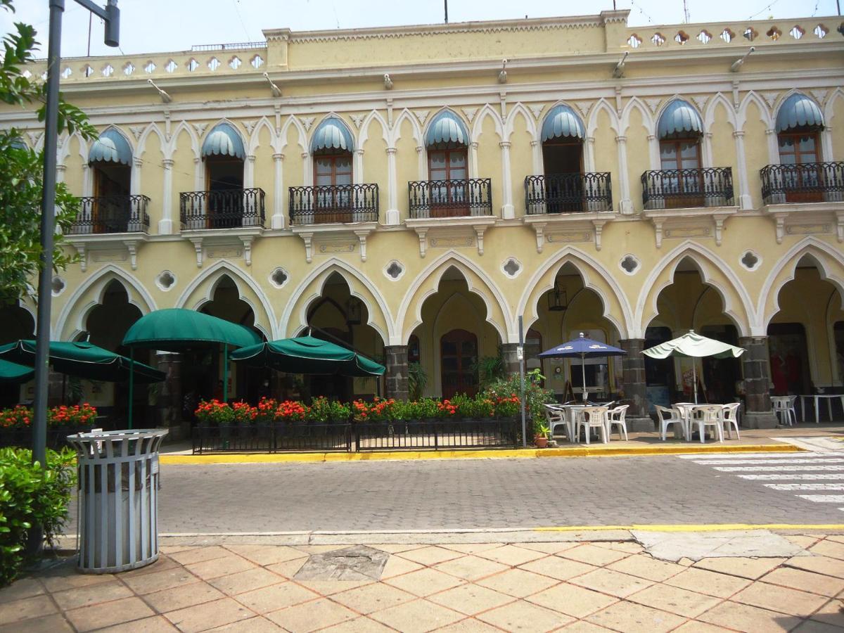Hotel Concierge Plaza Colima Bagian luar foto