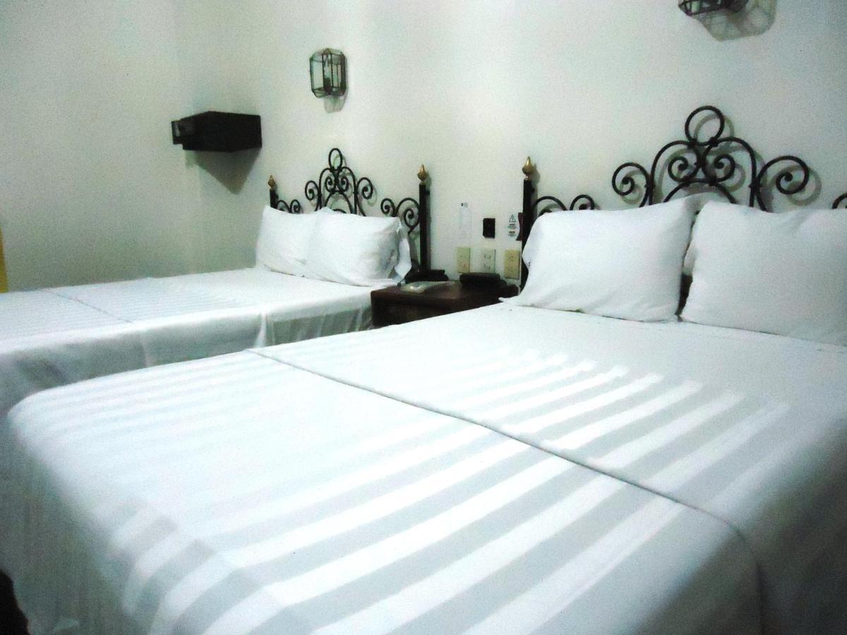 Hotel Concierge Plaza Colima Bagian luar foto