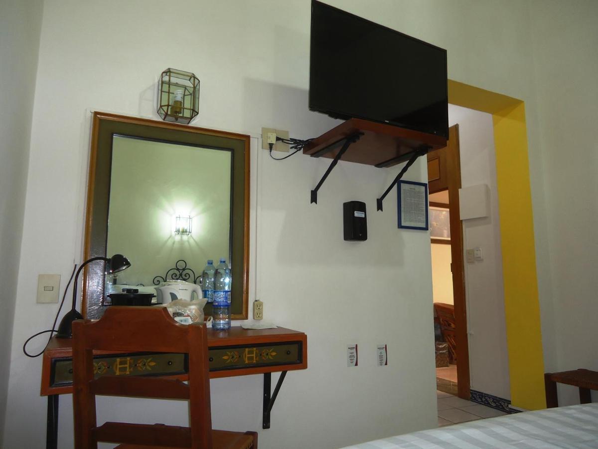 Hotel Concierge Plaza Colima Bagian luar foto