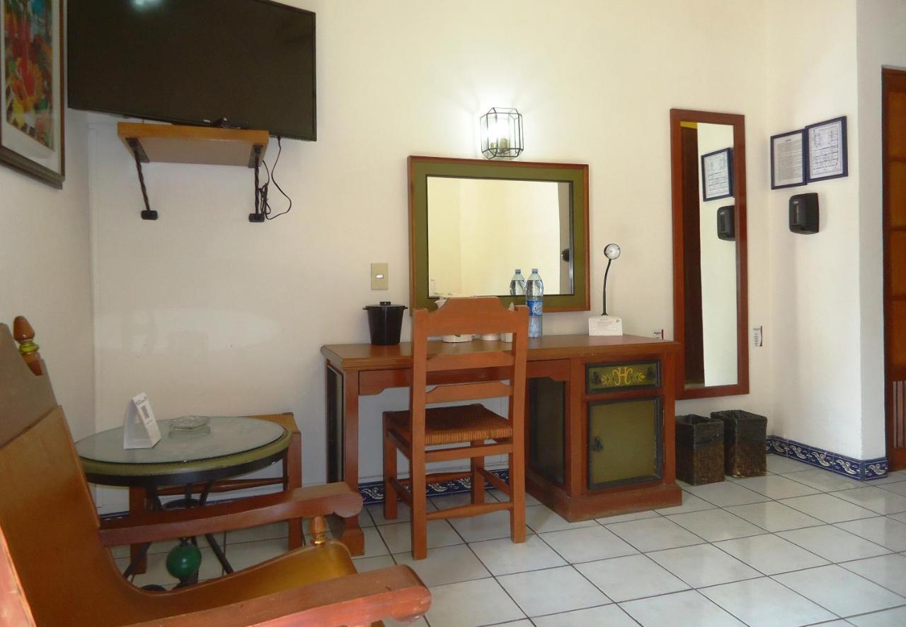 Hotel Concierge Plaza Colima Bagian luar foto