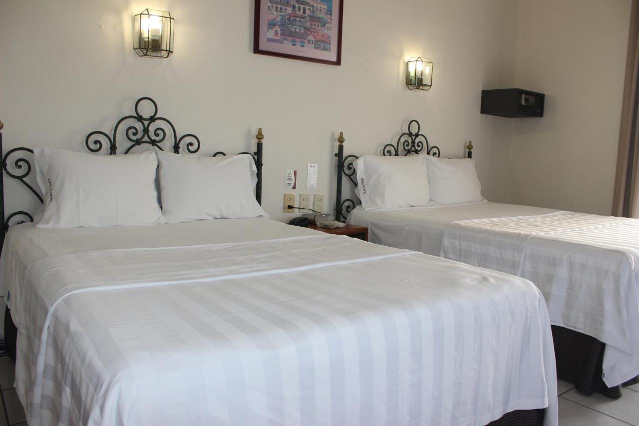 Hotel Concierge Plaza Colima Bagian luar foto