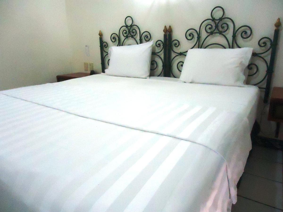 Hotel Concierge Plaza Colima Bagian luar foto
