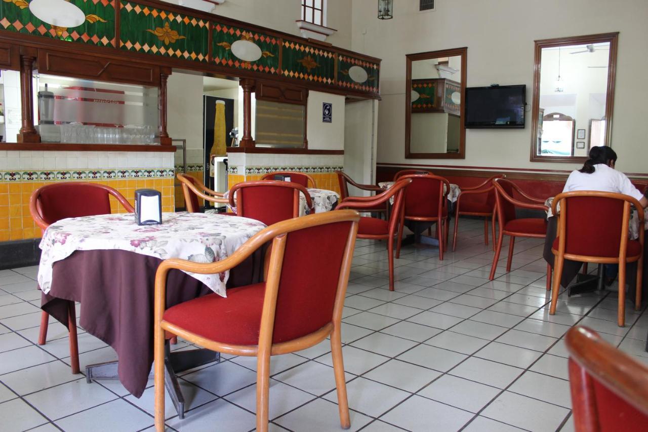 Hotel Concierge Plaza Colima Bagian luar foto