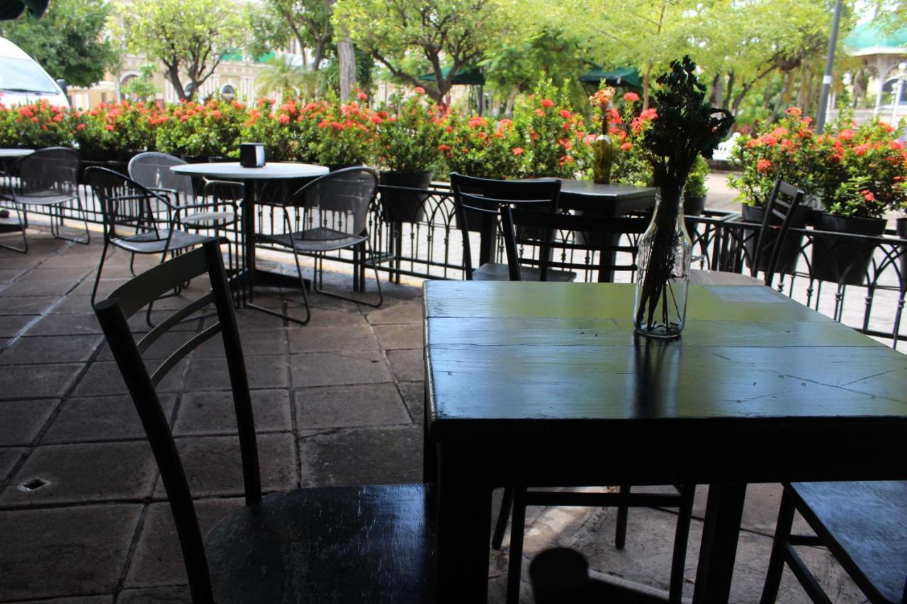 Hotel Concierge Plaza Colima Bagian luar foto