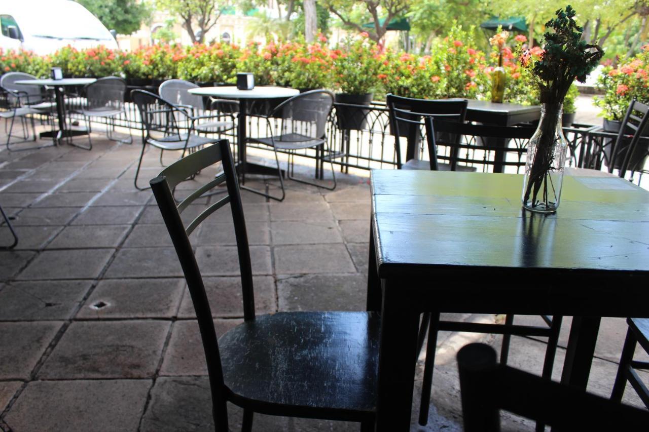 Hotel Concierge Plaza Colima Bagian luar foto