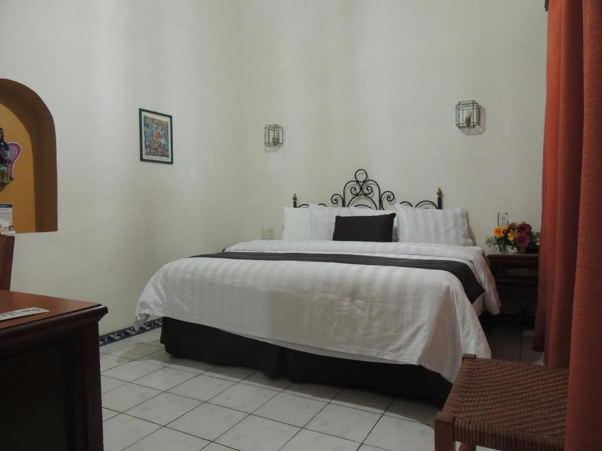 Hotel Concierge Plaza Colima Bagian luar foto