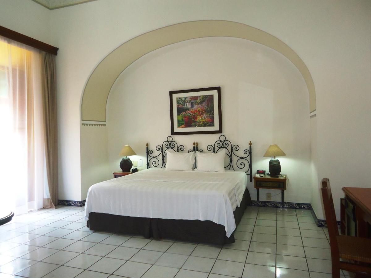Hotel Concierge Plaza Colima Bagian luar foto