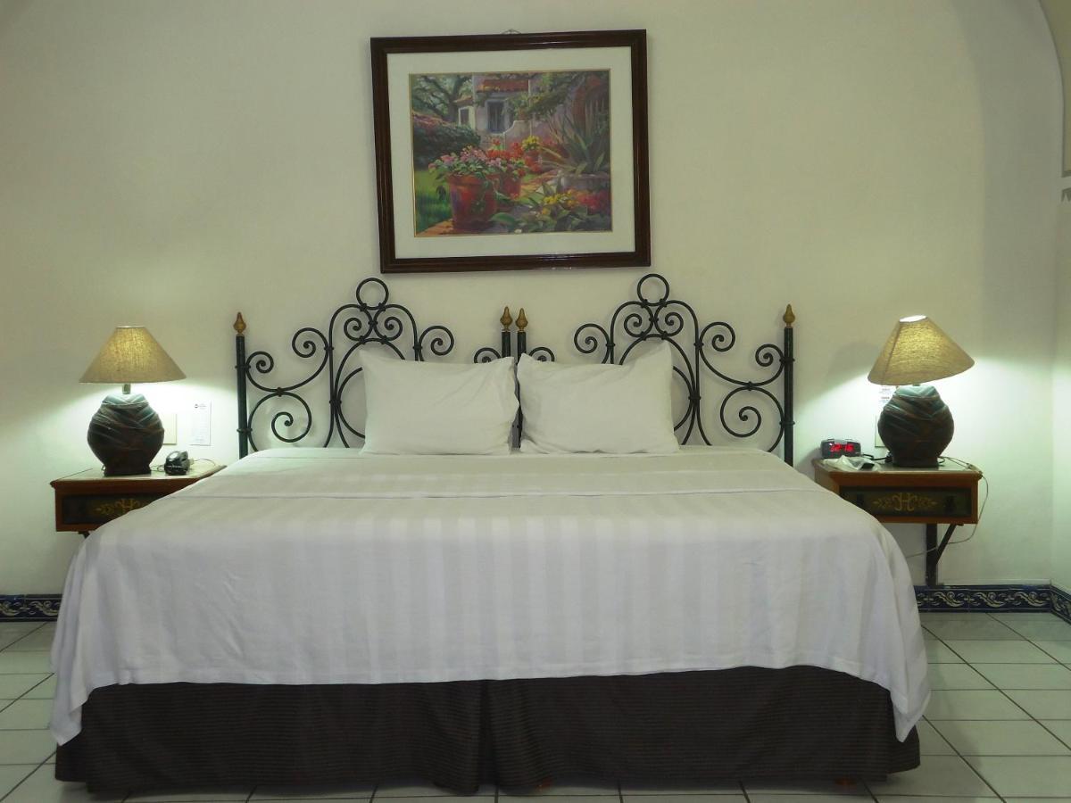 Hotel Concierge Plaza Colima Bagian luar foto