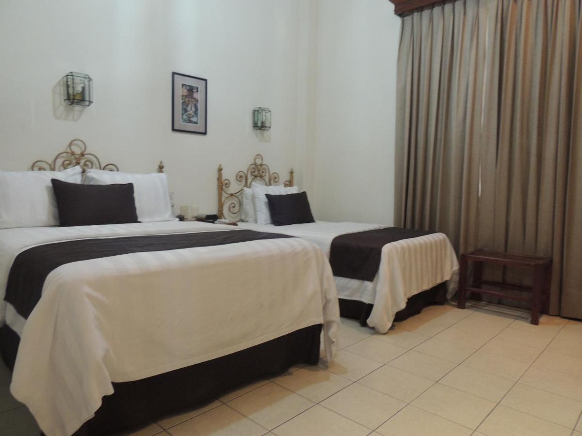 Hotel Concierge Plaza Colima Bagian luar foto