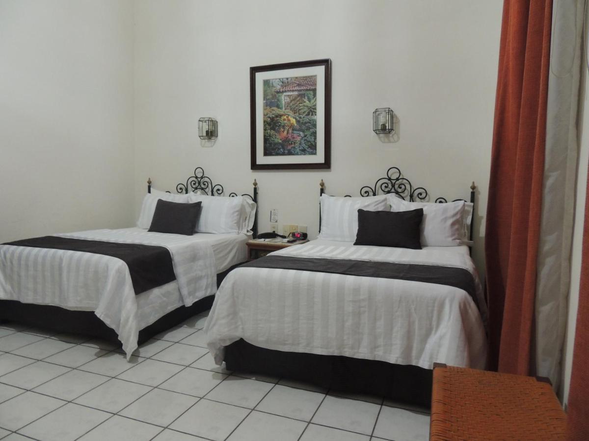Hotel Concierge Plaza Colima Bagian luar foto