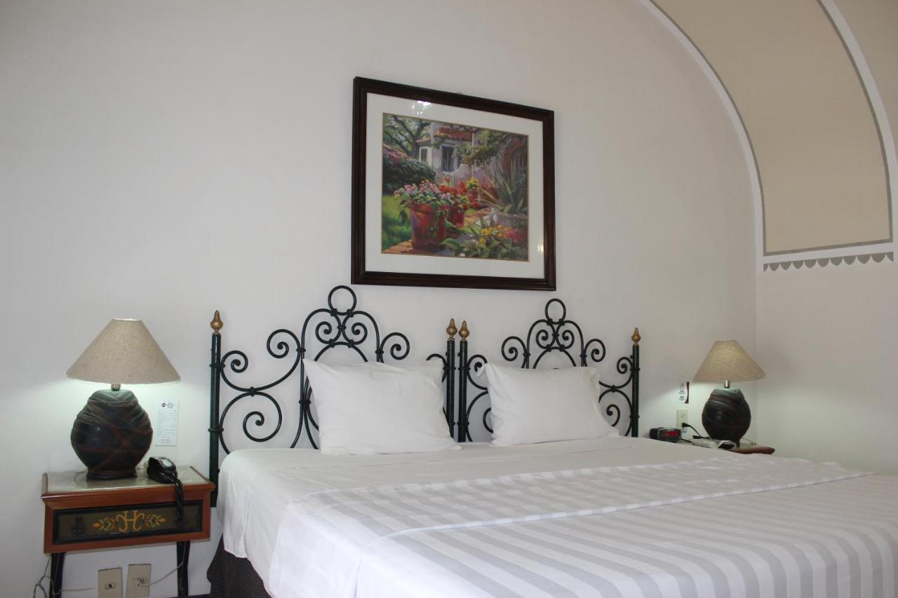 Hotel Concierge Plaza Colima Bagian luar foto