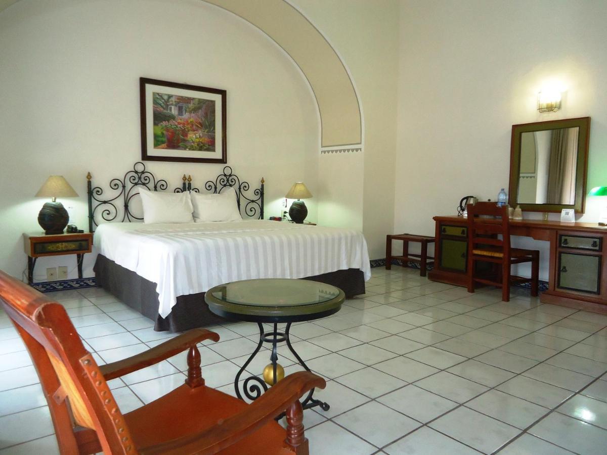 Hotel Concierge Plaza Colima Bagian luar foto