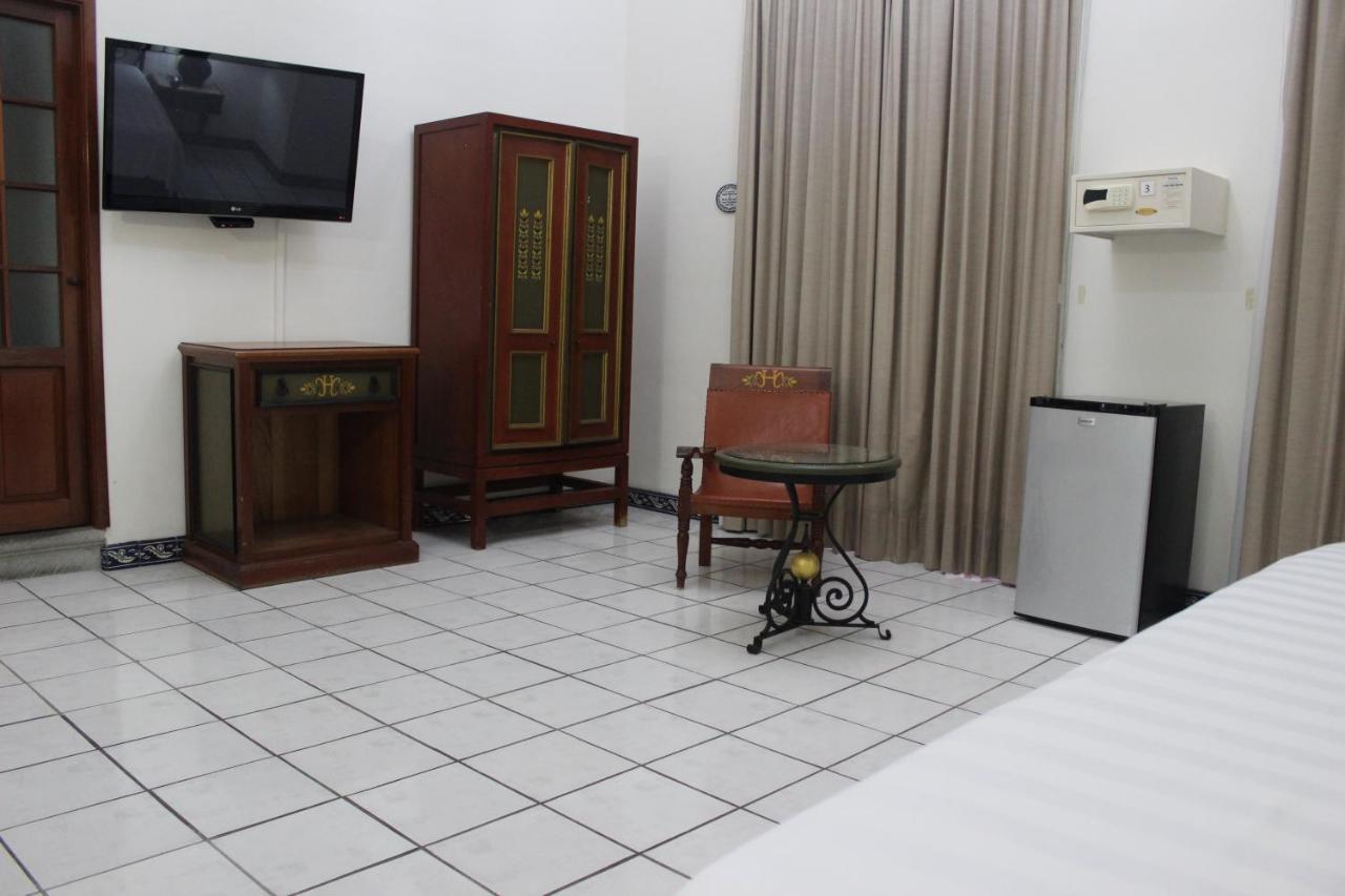 Hotel Concierge Plaza Colima Bagian luar foto