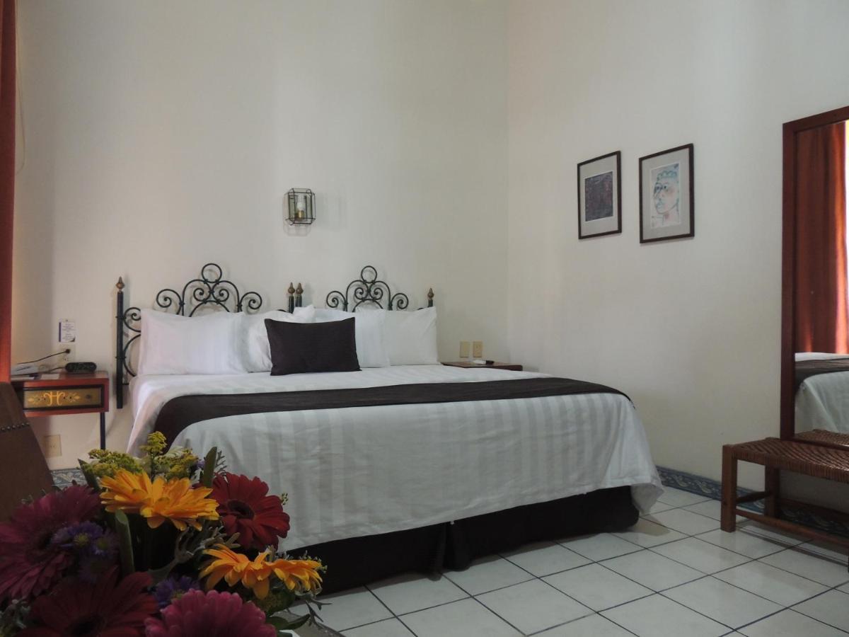 Hotel Concierge Plaza Colima Bagian luar foto