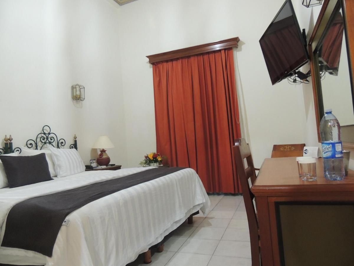 Hotel Concierge Plaza Colima Bagian luar foto